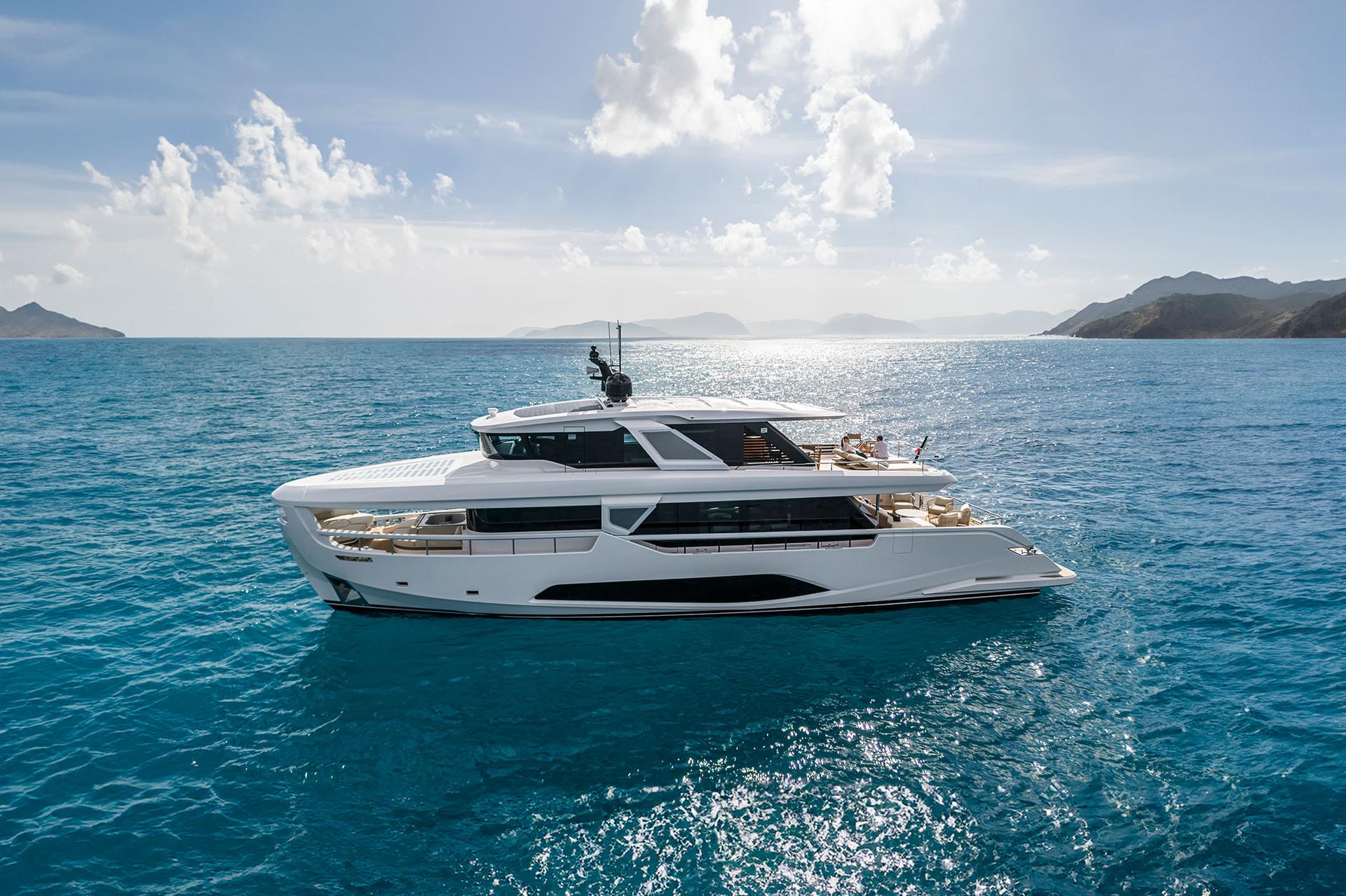 Ferretti Yachts INFYNITO 90: в бесконечность и далее
